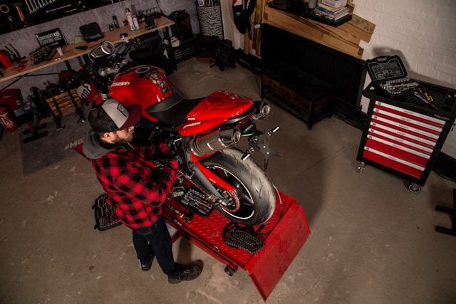 réparation moto d'enduro